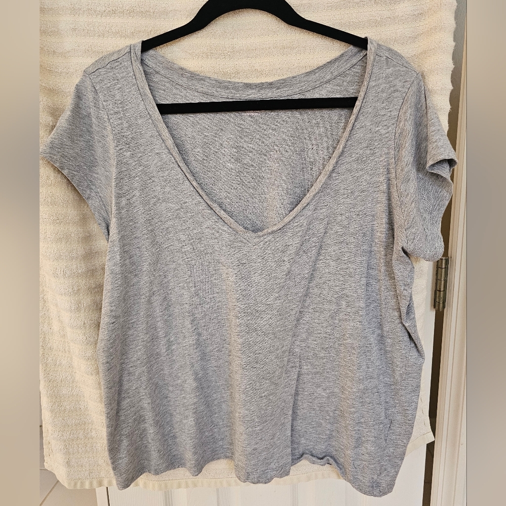 VS relaxed fit v neck top